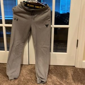 Boys size large gray Under Armour sweatpants.
